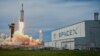 Тяжелая ракета SpaceX Falcon Heavy стартует со стартового комплекса 39A в Космическом центре Кеннеди НАСА, Флорида, 25 июня 2024 года.