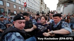 Росгвардия на митинге протеста в связи с задержанием российского журналиста Ивана Голунова. Москва, 12 июня 2019 г.