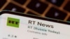 Приложение RT News (Russia Today) на смартфоне. Архивный коллаж